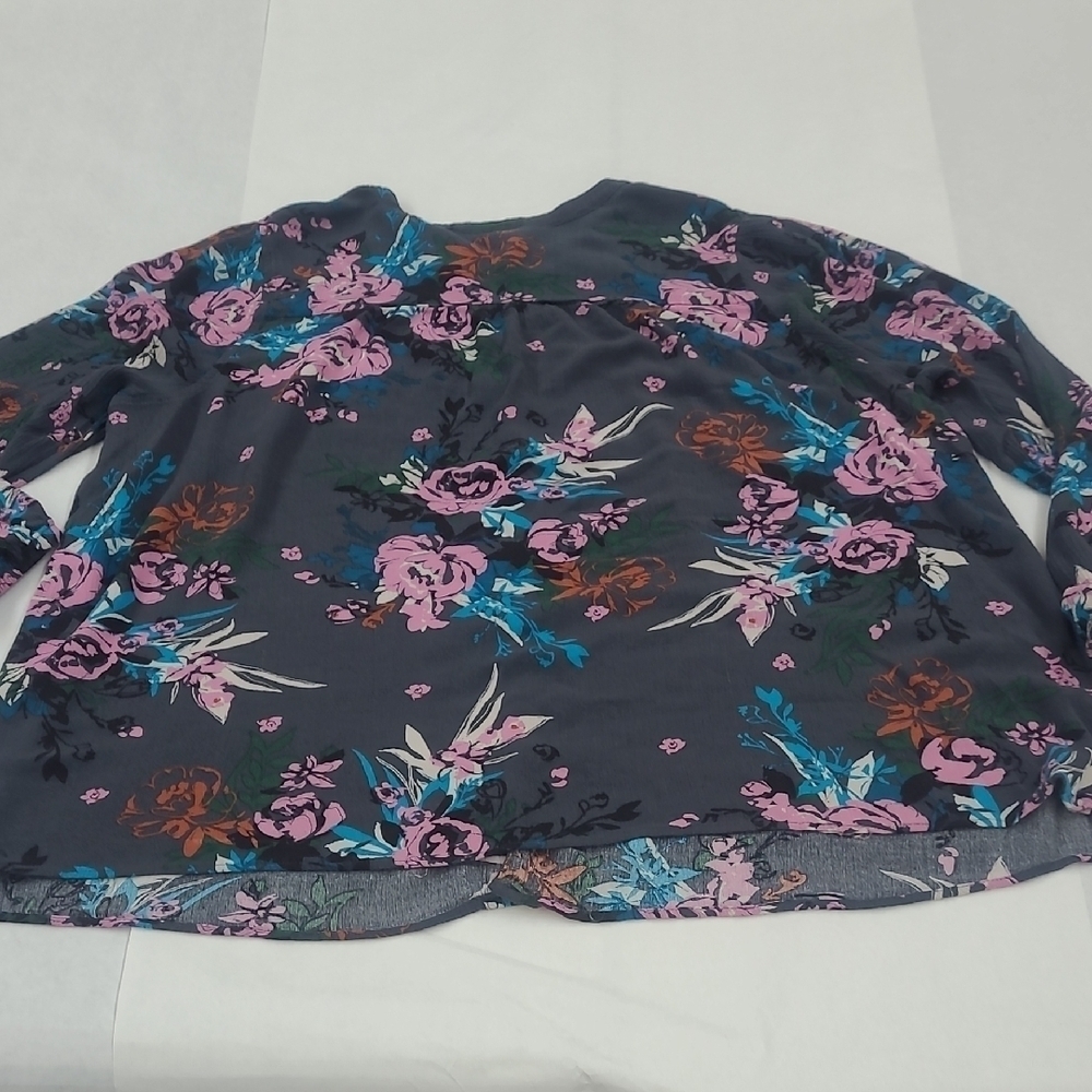Torrid Deep Gray Floral Button-Up Blouse Size 2 (2X) - Picture 10 of 10